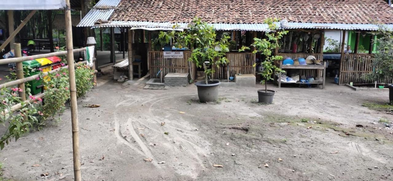 Gerbang Banyu Langit Cottage Bantul Kültér fotó
