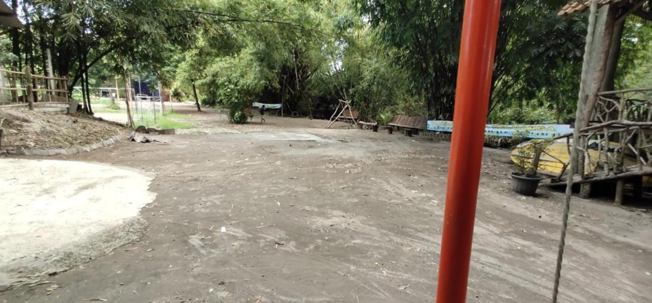 Gerbang Banyu Langit Cottage Bantul Kültér fotó