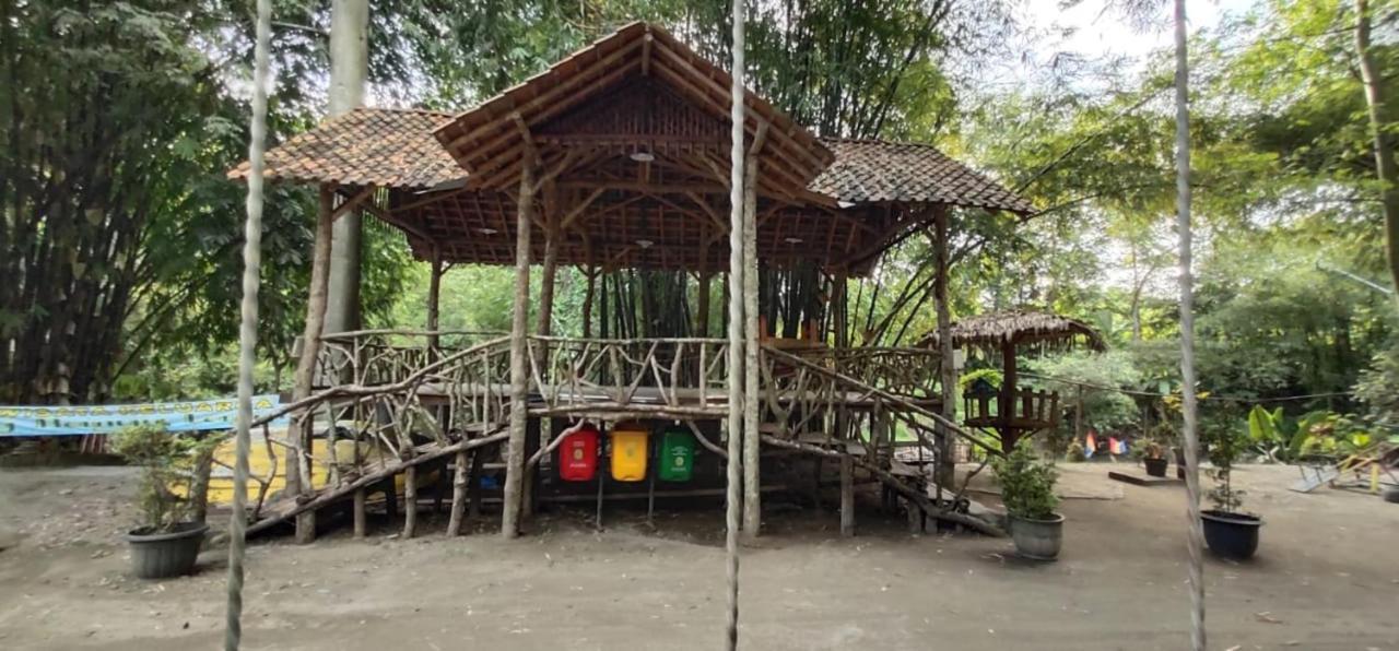 Gerbang Banyu Langit Cottage Bantul Kültér fotó