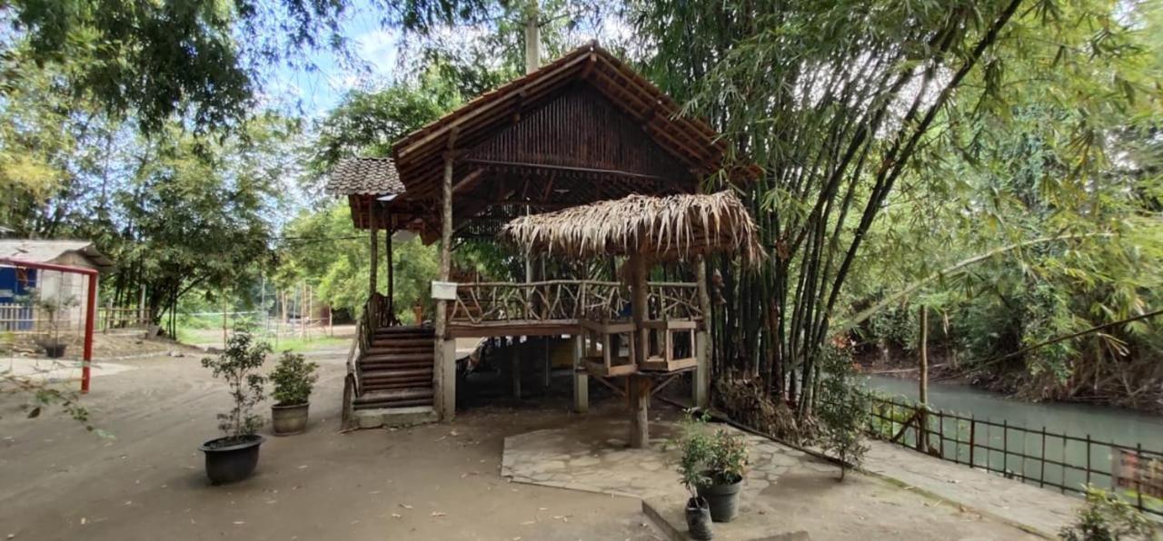 Gerbang Banyu Langit Cottage Bantul Kültér fotó